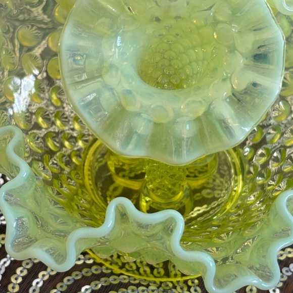 VINTAGE FENTON TOPAZ OPALESCENT VASELINE GLASS HOBNAIL EPERGNE 3 TRUMPET - Picture 3 of 12